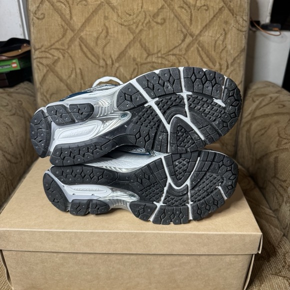 New Balance 1906R Men's 6.5 Women's 8 (U1906RCE) Silver Metallic Deep Ocean - Picture 7 of 9